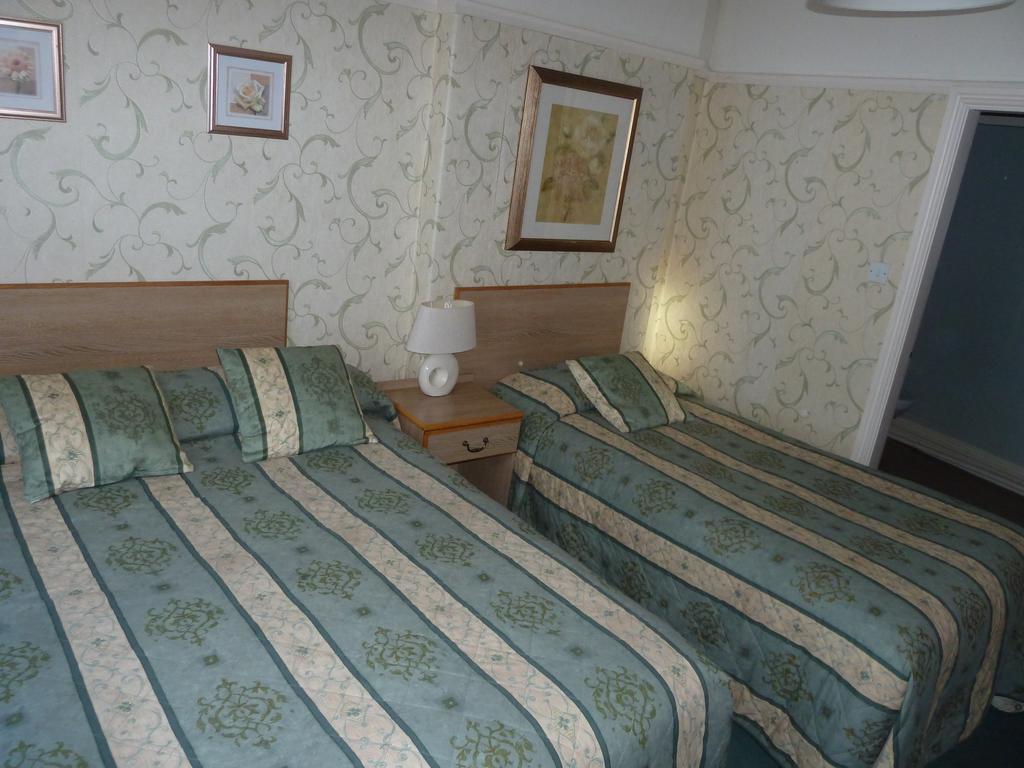 Villa Venezia Birkenhead Room photo