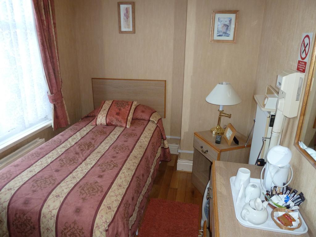 Villa Venezia Birkenhead Room photo