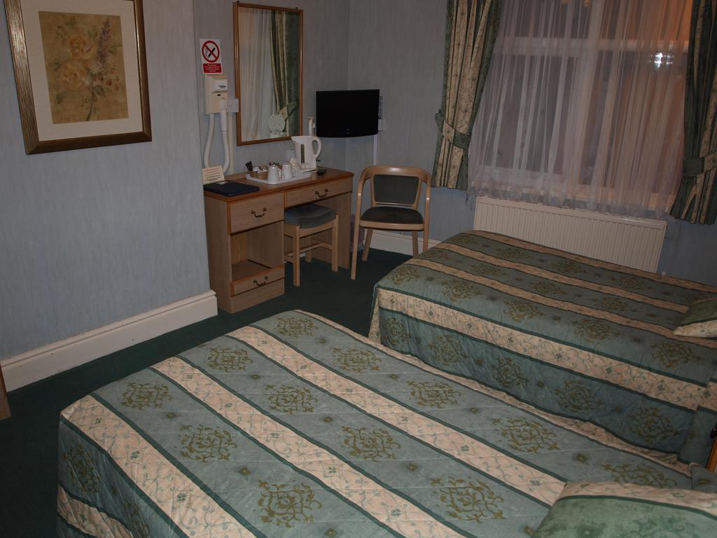 Villa Venezia Birkenhead Room photo